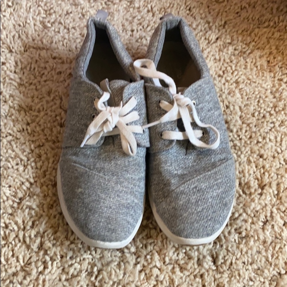 TOMS TENNIS SHOES